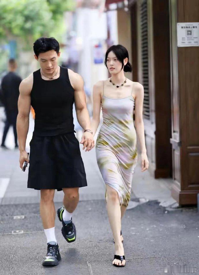 感觉没有一块肉是多余的，这身材不错。