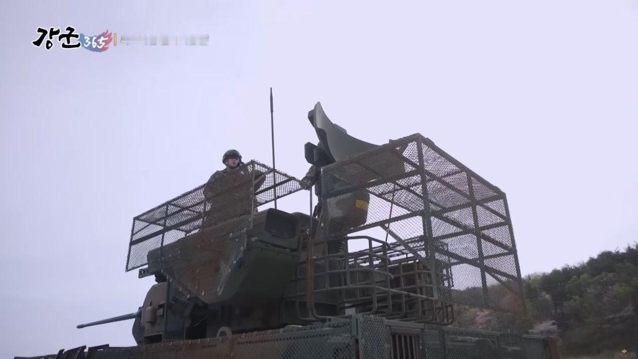 韩国“飞虎”（Biho）综合防空系统实弹演习中，K30“飞虎”自行高炮导弹系统