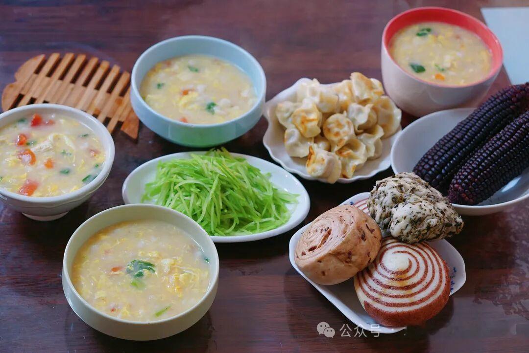 家常便当，营养美味，健康生活每一天！🍜🥗🌽🍞