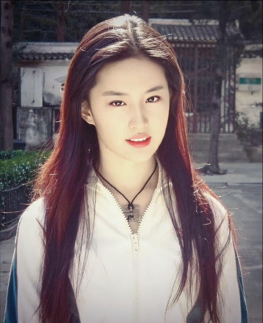 随手一拍都是颜值暴击，刘亦菲早期