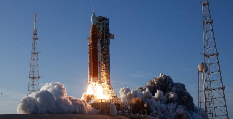 美国航天最近闹了个大笑话！美国东部时间4月10日，猎户座飞船带着四名宇航员回