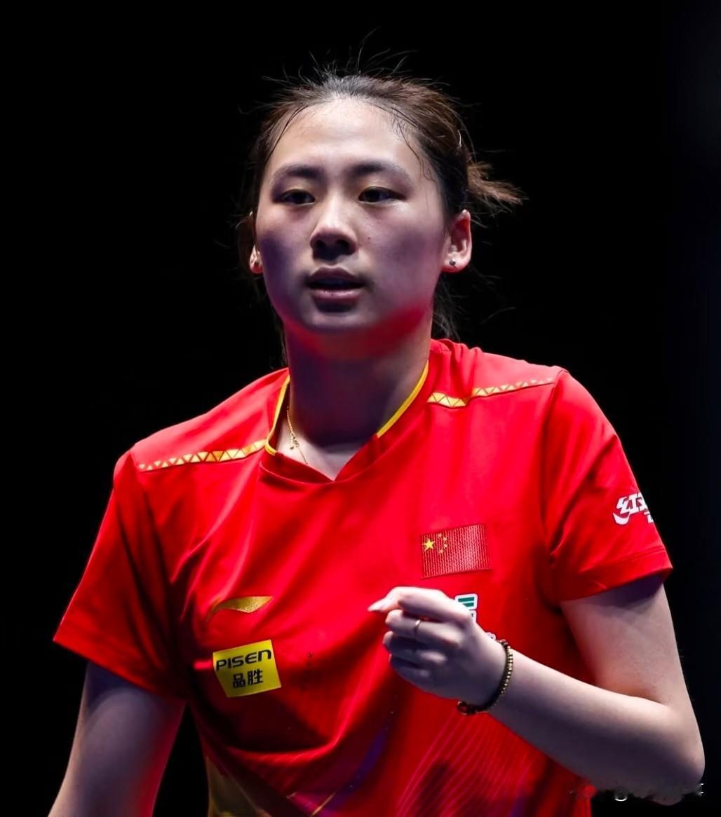 新加坡大满贯，国乒女队这是怎么了？覃予萱先折戟，输给了桥本帆乃香。紧接着陈幸