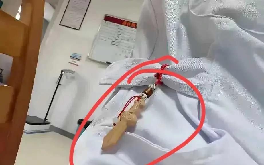 护士这碗饭果然不好吃[笑着哭]
