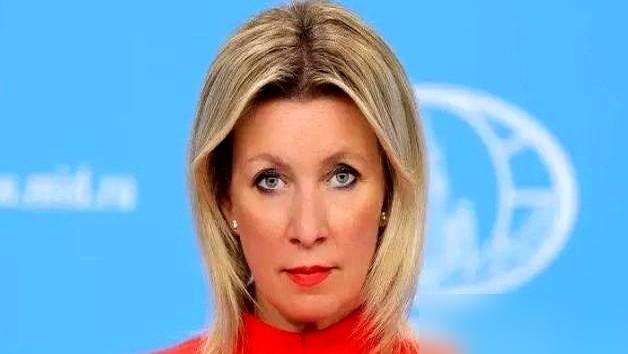 “回去问问你的爷爷。”这话是俄罗斯外交部发言人扎哈罗娃在记者会上，直接盯着德