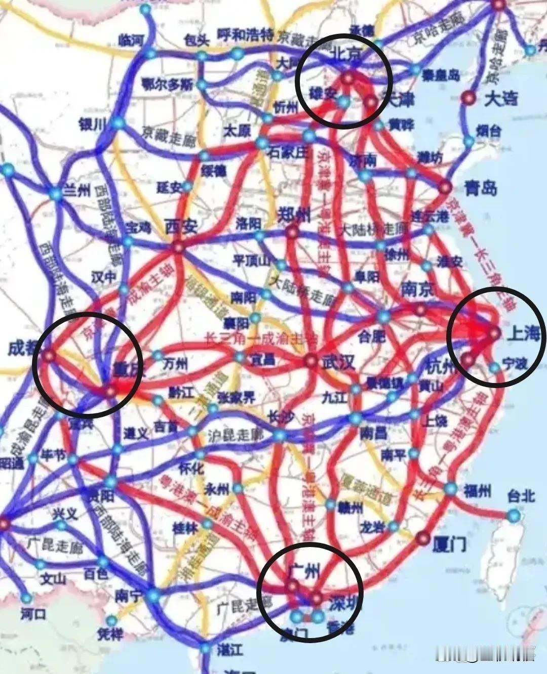 四大经济圈，唯有成渝是双枢纽。虽然重庆贵为成渝经济圈的铁路枢纽，但成都无疑是成渝