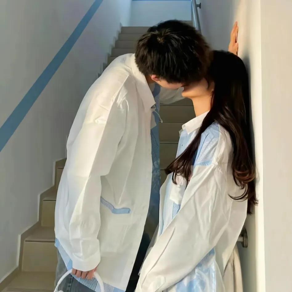 在情人关系中，男人往往会付出大量金钱，这背后反映的是复杂的心理、情感和社会因素。