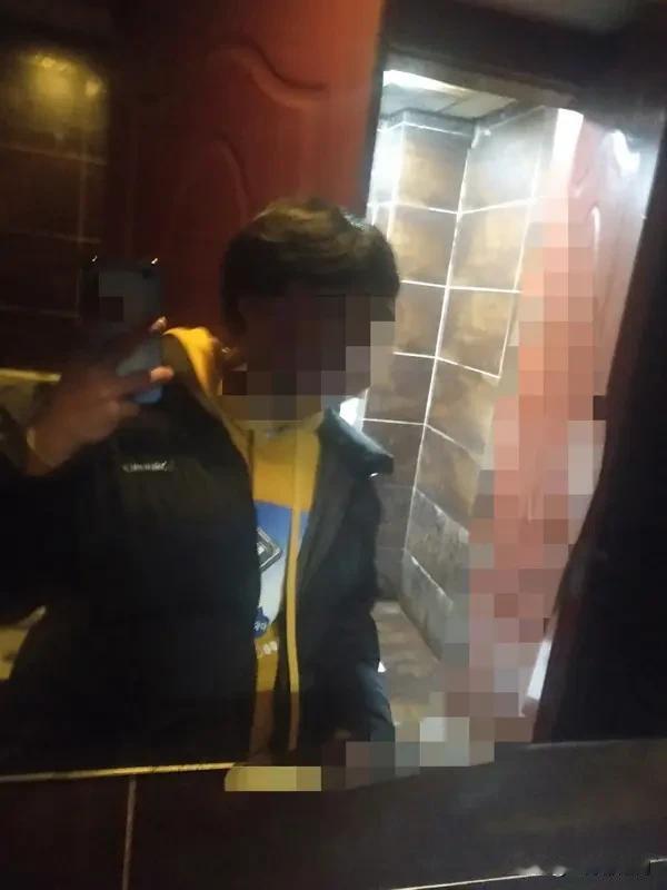 晚上睡得正香却被人突然闯入是什么感觉深圳龙岗的林女士看到邻居在楼道堆放垃圾