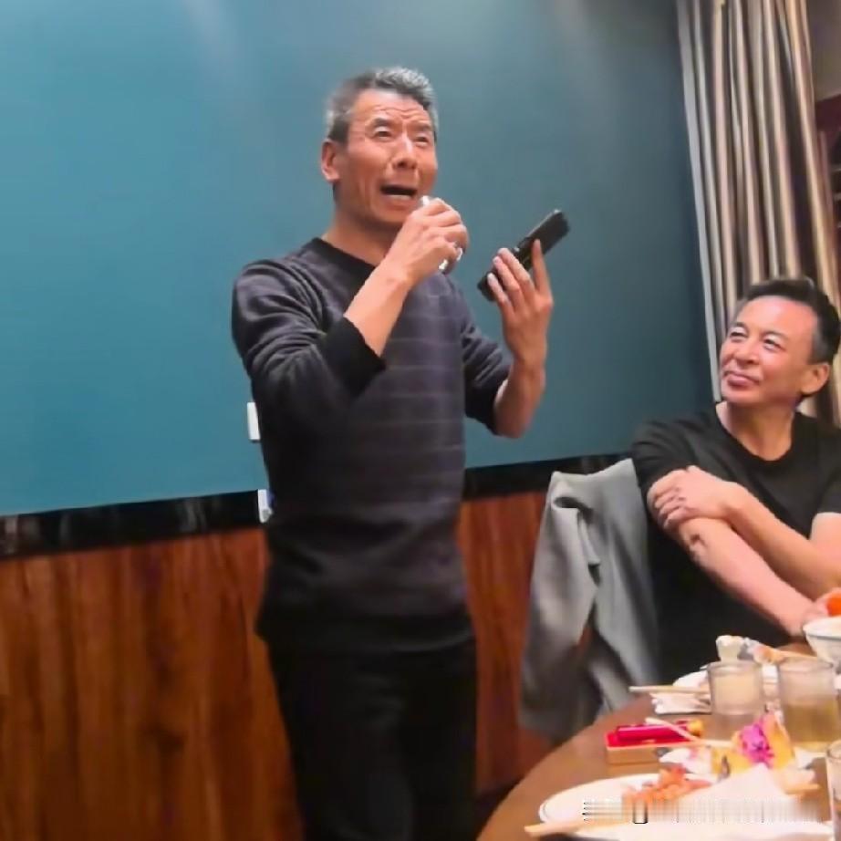 随着电视剧巜主角》的热播，剧中这些配角演员也被广大观众熟识，比如周师和裘师，就是