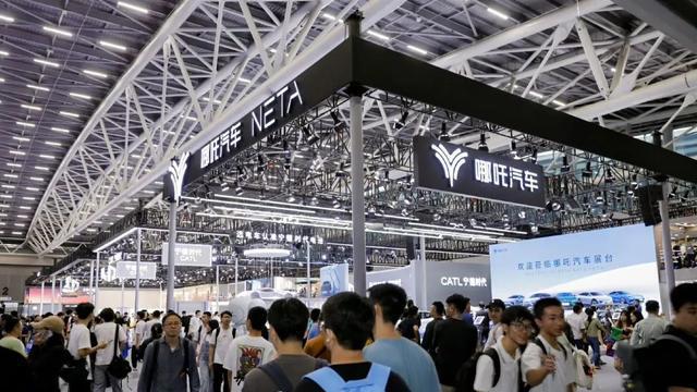 前CEO喊冤!哪吒LOGO设计费不到100万,微博也没清空