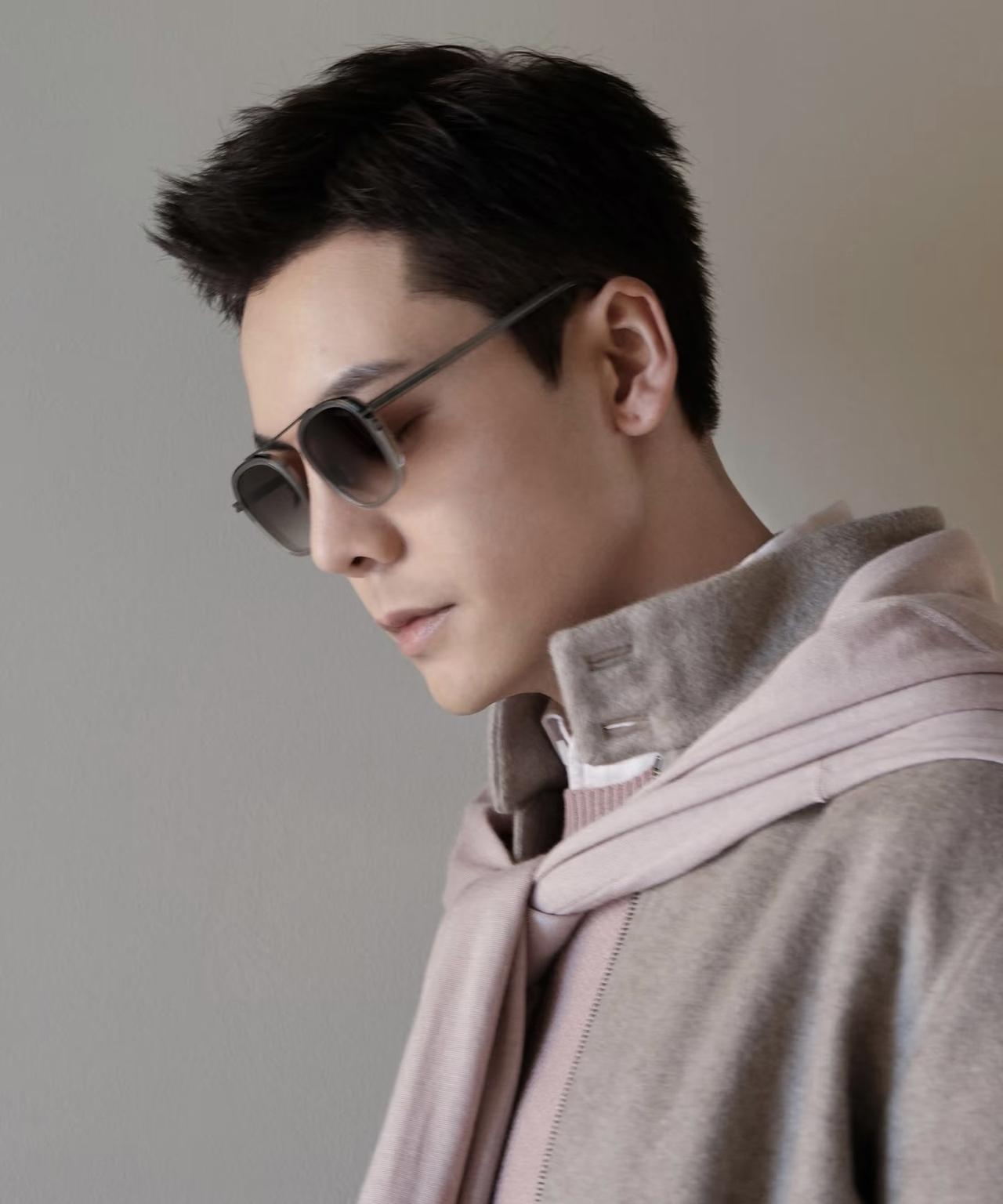 这个世界上我最搞不懂就是陈伟霆了，他是不是最近过的太顺了，所以一定要没苦