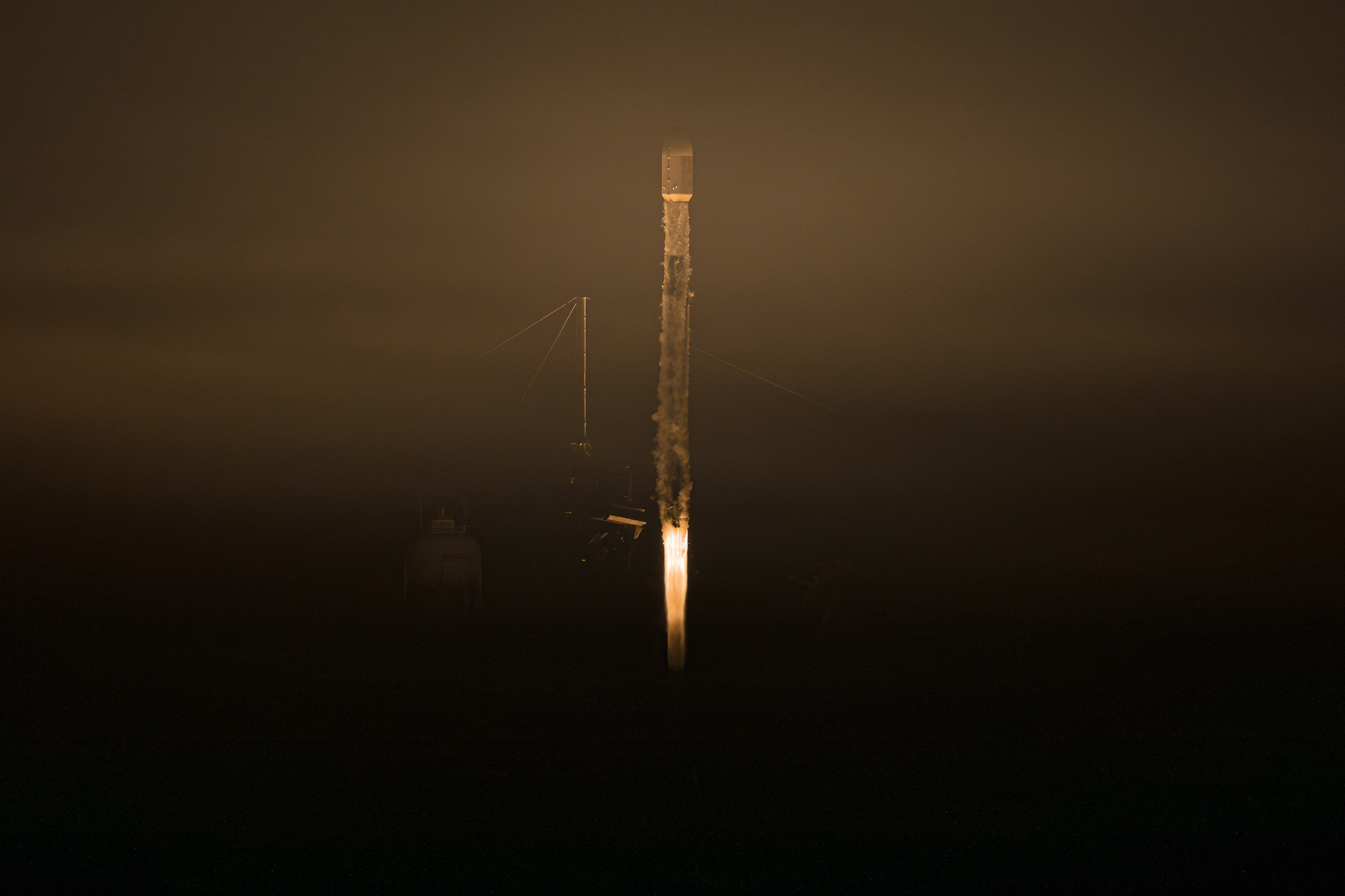 今天11:39，SpaceX在卡纳维拉尔太空军基地SLC-40，使用Falcon