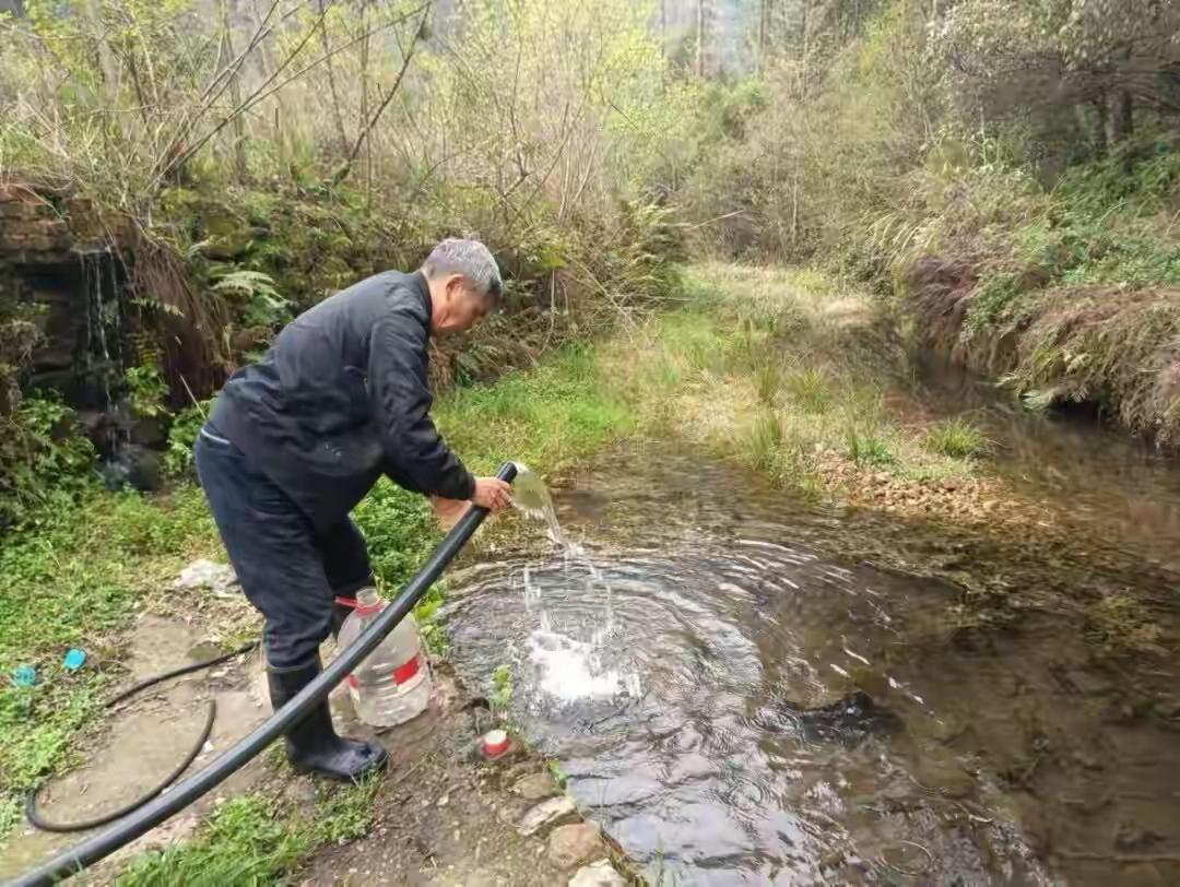 退休局长隐居孤岛11年：真正的体面，是活成自己喜欢的样子退休局长隐居孤岛1