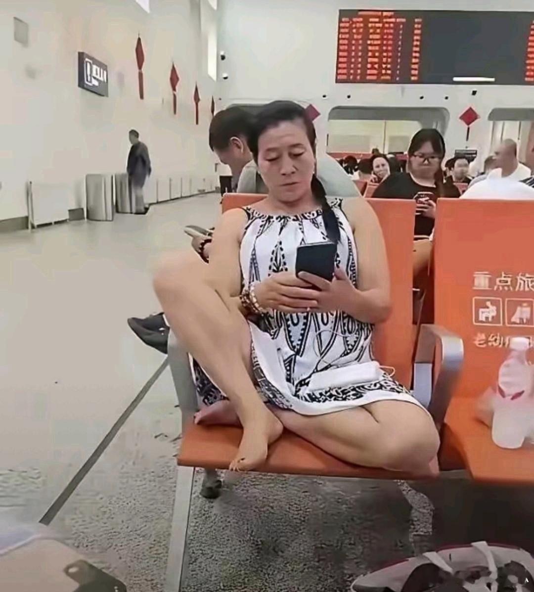 真是自己不尴尬，尴尬的就是别人。