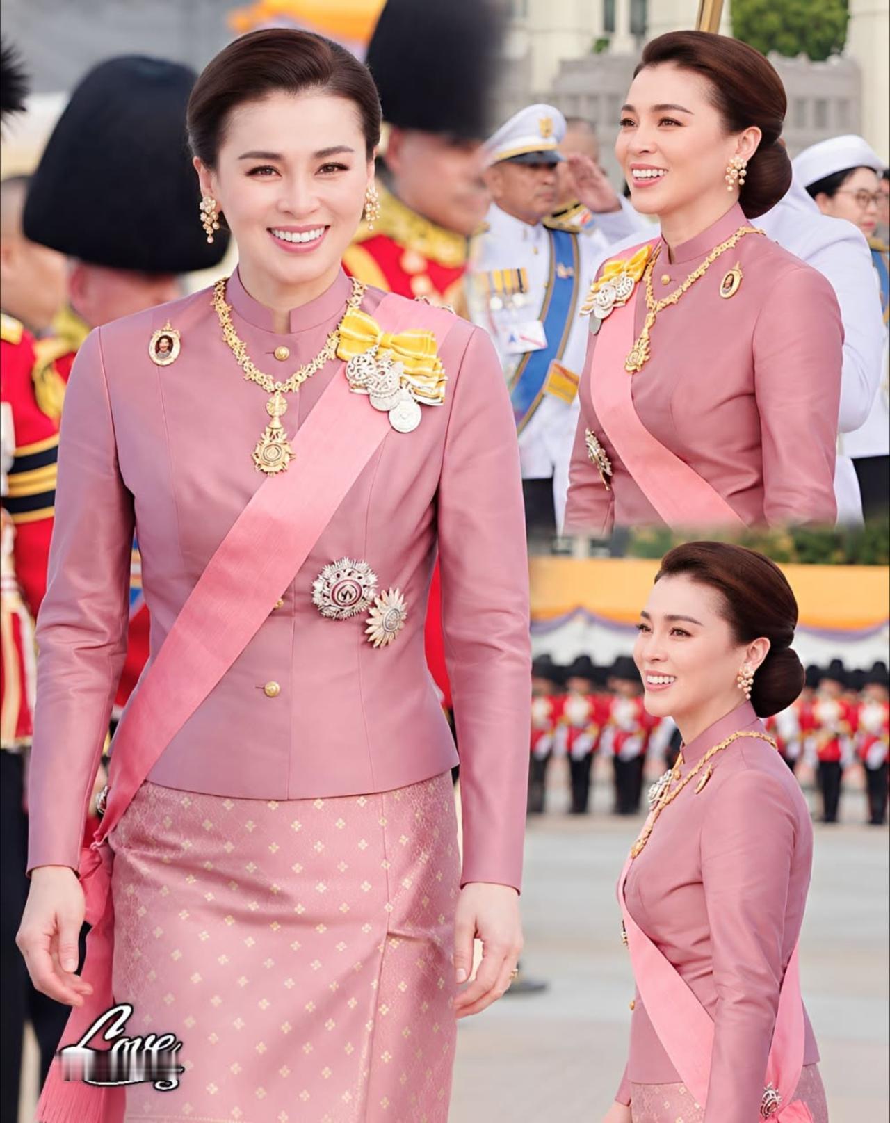 48岁苏提达嫩如少女，根本看不出是阿姨辈苏提达王后之前，穿了一套很讲究的泰式皇