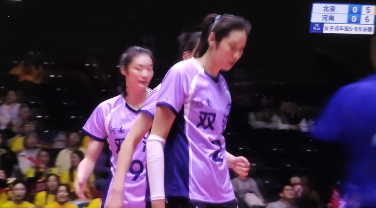朱婷再上场！河南女排5-8名排位赛对阵北京女排！第一局比赛，北京女排26-24逆