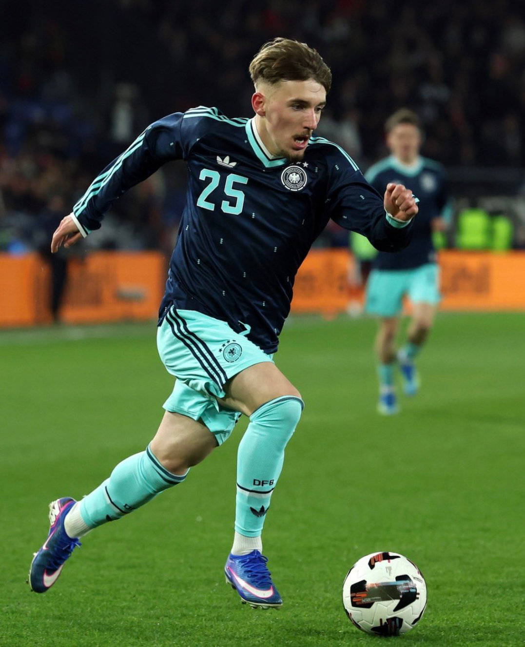 纳格尔斯曼谈到卡尔是否已获得世界杯参赛资格时说：“伦尼在两场比赛中都给人留下了深