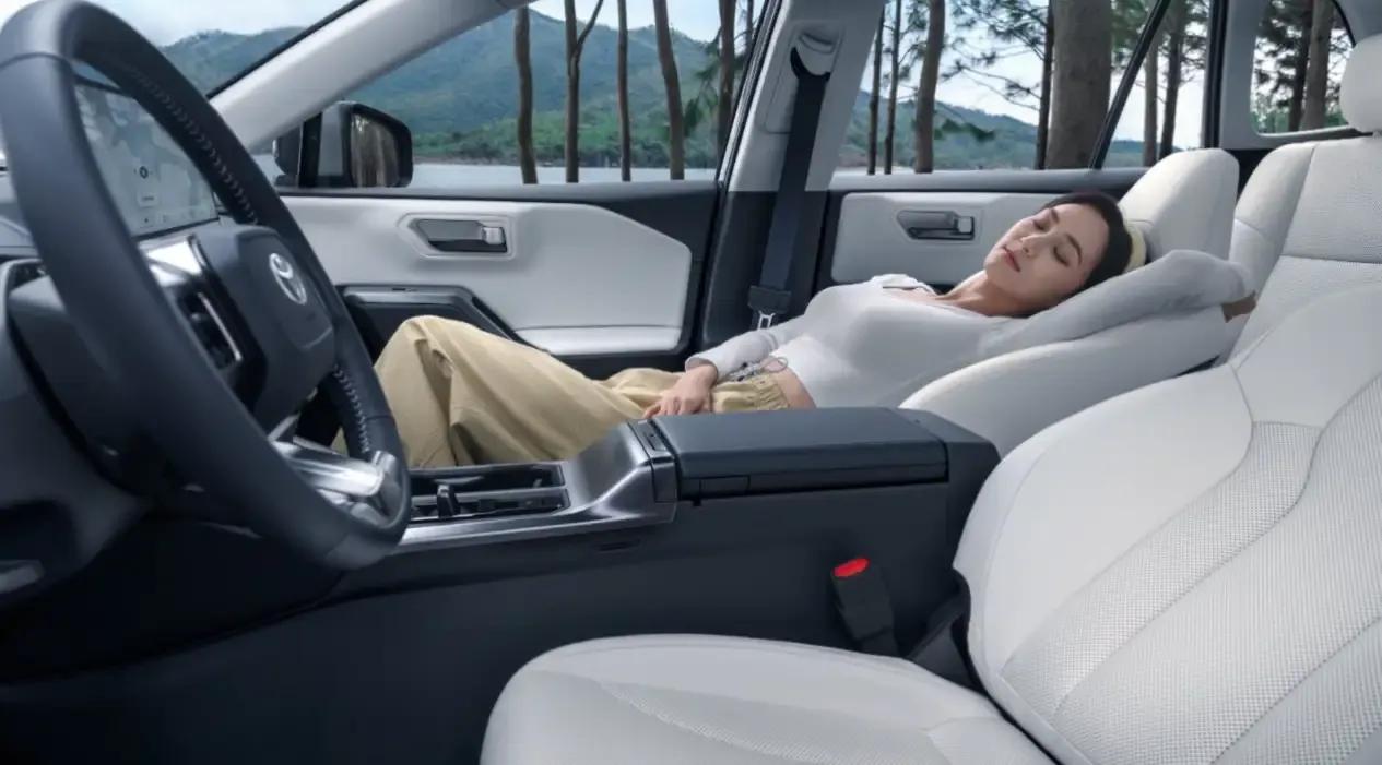 如果你在2月28日前下单全球第六代RAV4荣放不但售价给到了15.18万元起，还