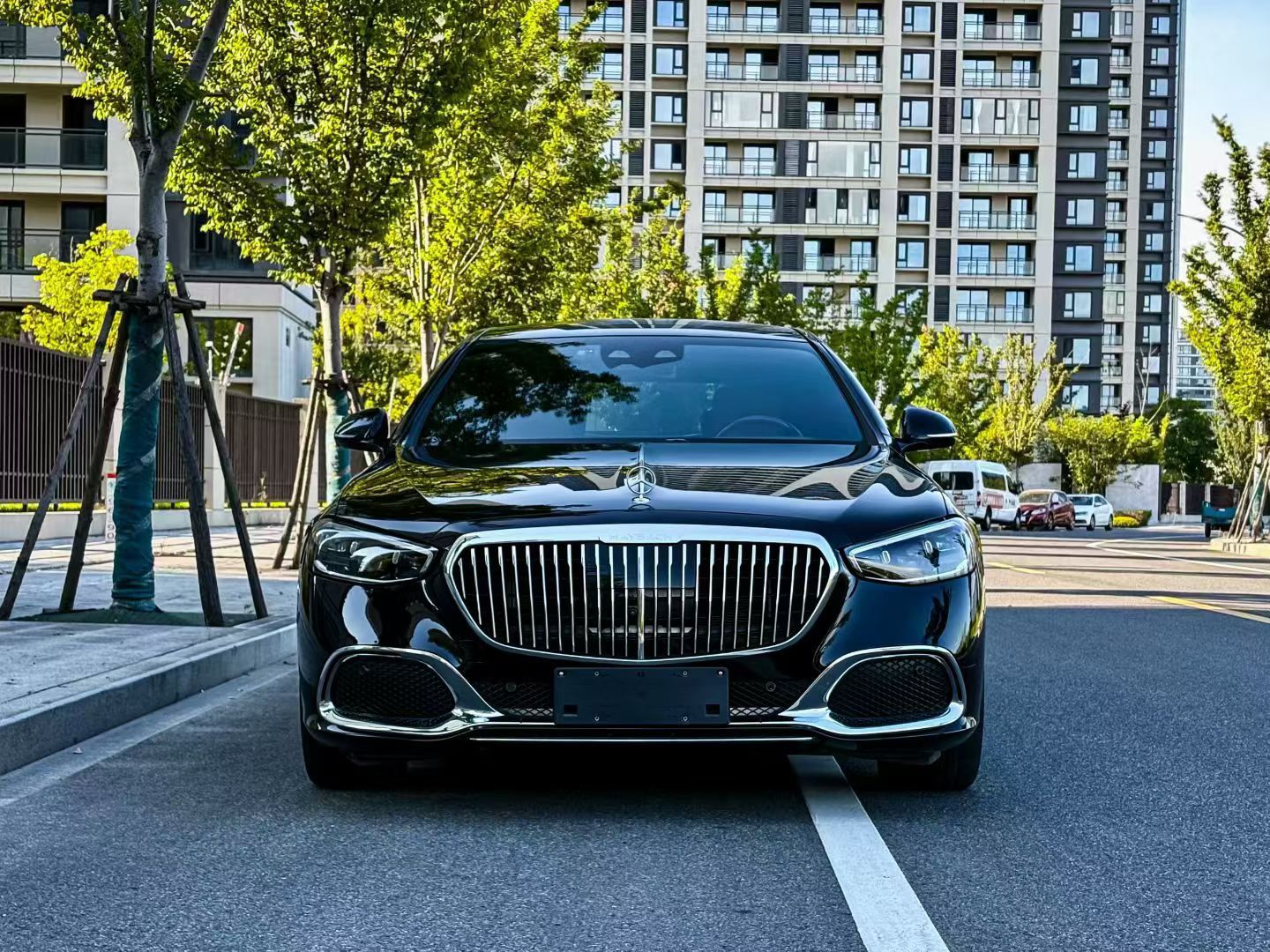 黑外棕内的迈巴赫s480​​​