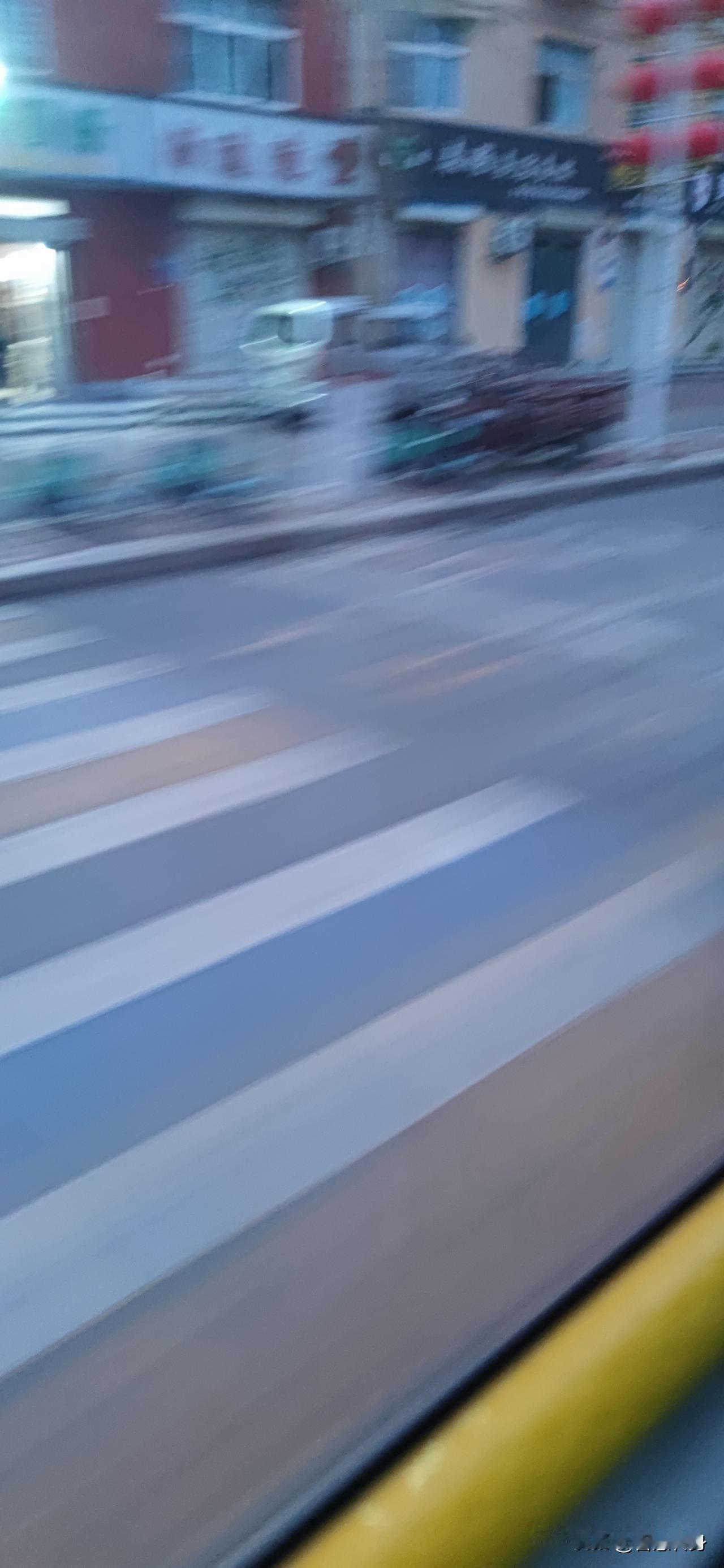 愚公移山志坚毅，历时三个余月，开挖150方、浇筑150方，鹤壁山城区天元门口路段