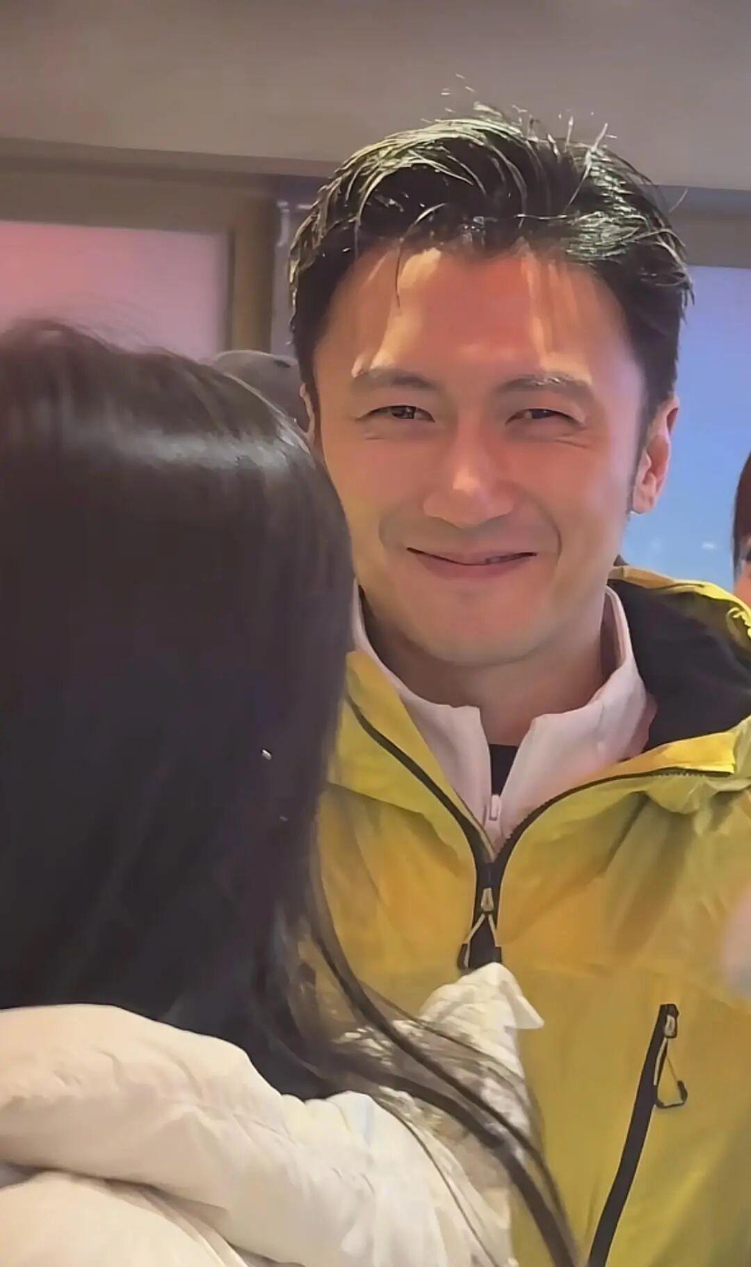 12月15日，有网友发视频称，在黑龙江哈尔滨一铁锅炖餐饮店内，偶遇著名影星、锋味