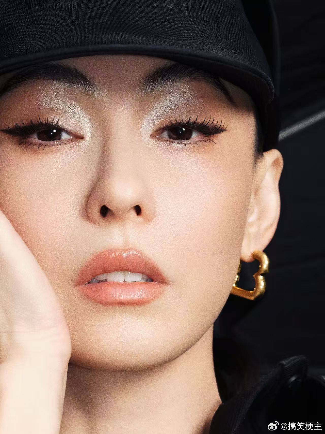 巴黎世家偶遇张柏芝张柏芝巴黎世家活动状态一直都很佩服张柏芝的时尚表现力，这次巴