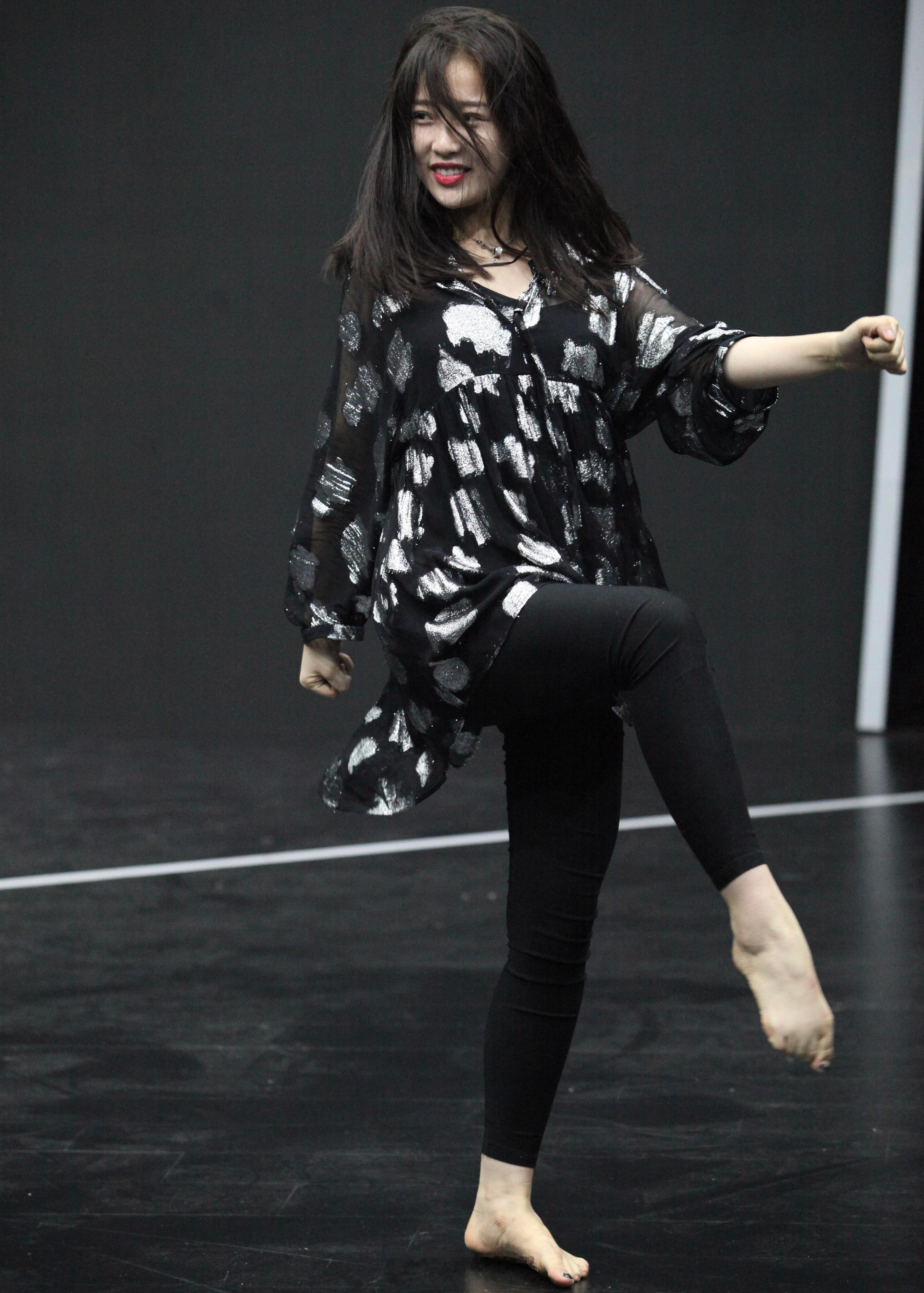 虞书欣早期跳舞仪态柔韧性真好​​​