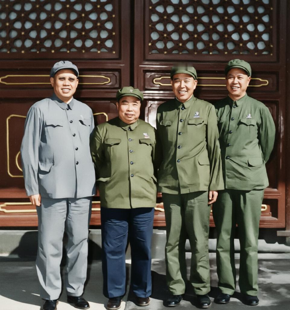 考历史！能把这四位老前辈认出来的，绝对是高手！