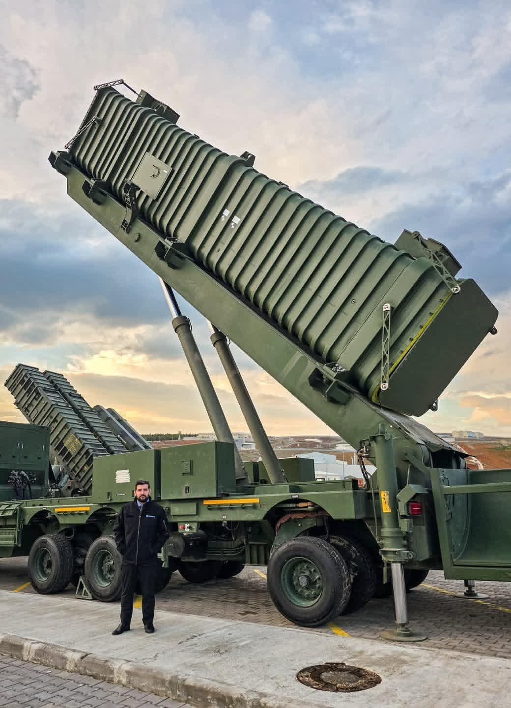 土耳其ROKETSAN公司昨日交付的泰丰（TAYFUN）弹道导弹。同时ROKE