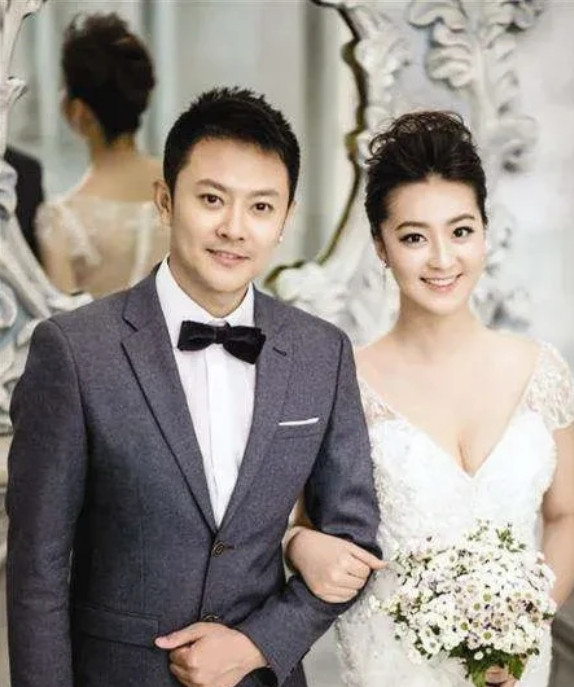 2014年，印小天和“真爱”哈琳娜迅速坠入爱河，结婚时印小天彩礼准备了210万，