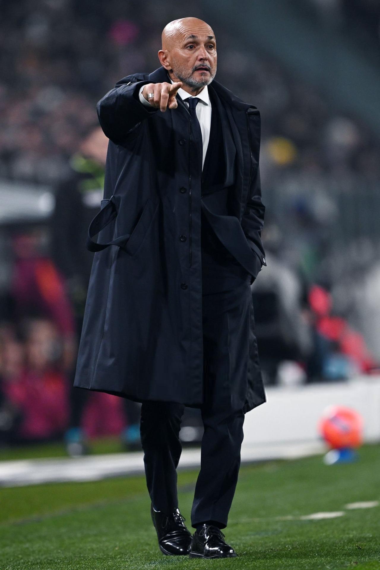 【斯帕莱蒂迎来关键的十天】先是对阵科莫，然后是与加拉塔萨雷的次回合比赛，最后