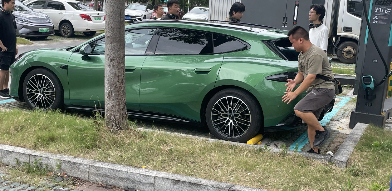 方程豹方程SGT野生照，这姿态，满分10分打几分？