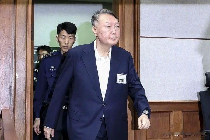 尹锡悦被评为韩国“史上最差前总统”随着特检组调查的深入，尹锡悦内乱罪与外患罪的