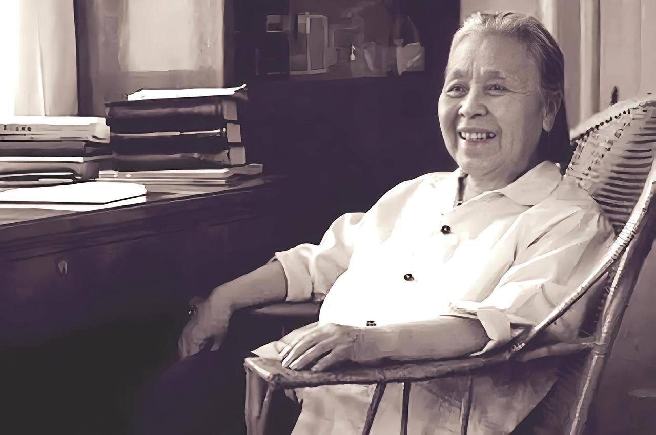 1937年，33岁的女作家丁玲爱上了20岁的男下属陈明。可是，陈明却说：“你年龄