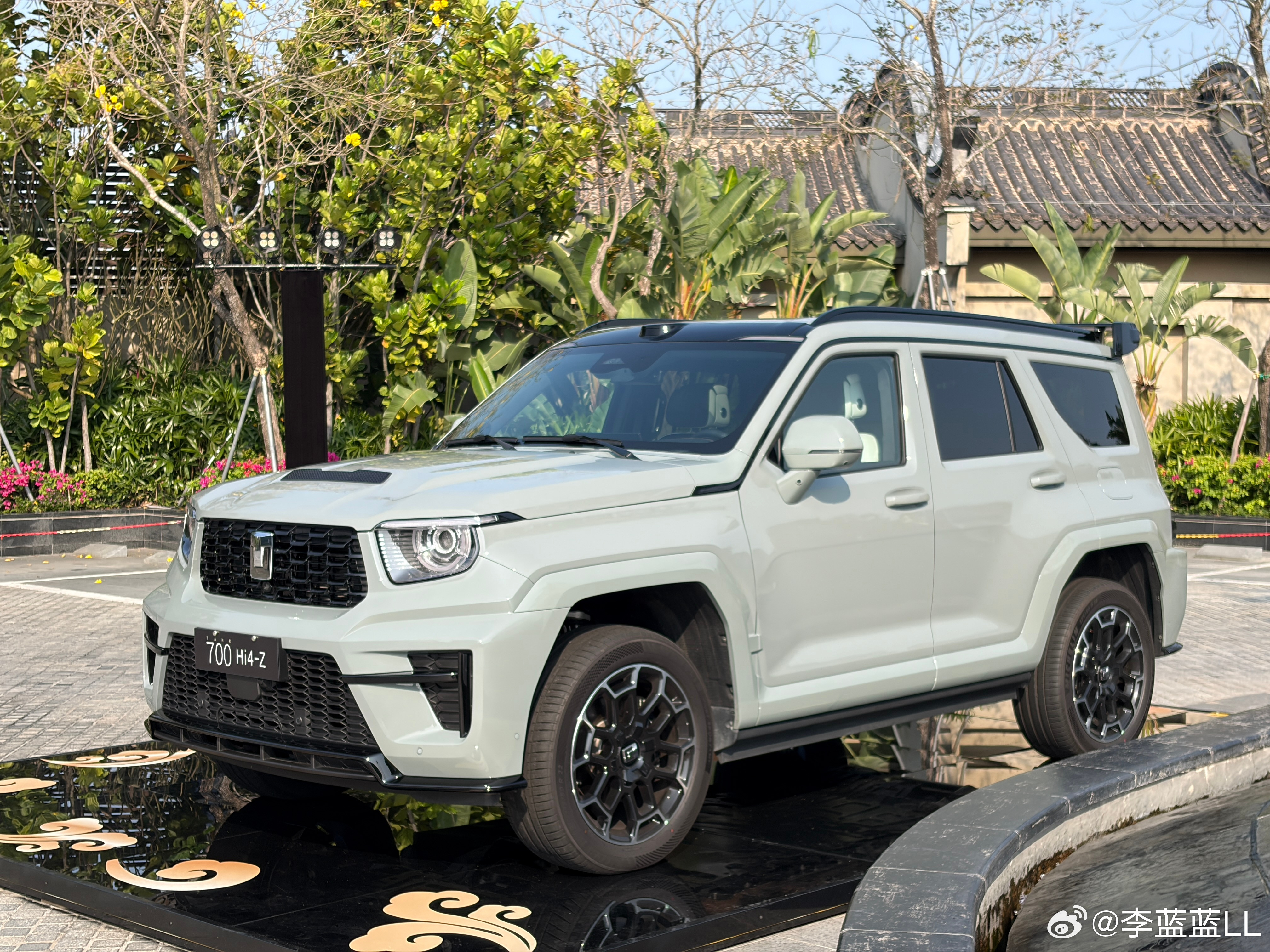 啊啊啊…这个远山灰也好好看啊。既不像敦煌青那么的活跃。也不像玄武黑那么的沉稳。特