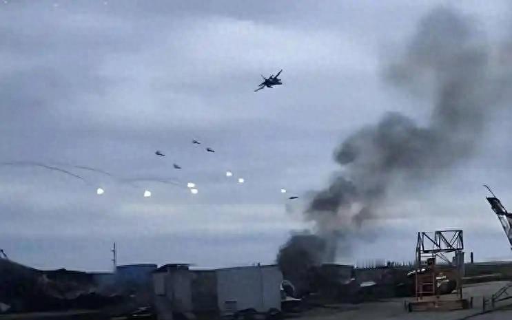 谁能想到，一直躲在幕后递刀子的北约，这次竟然亲自下场了！4月25日凌晨，东欧上空