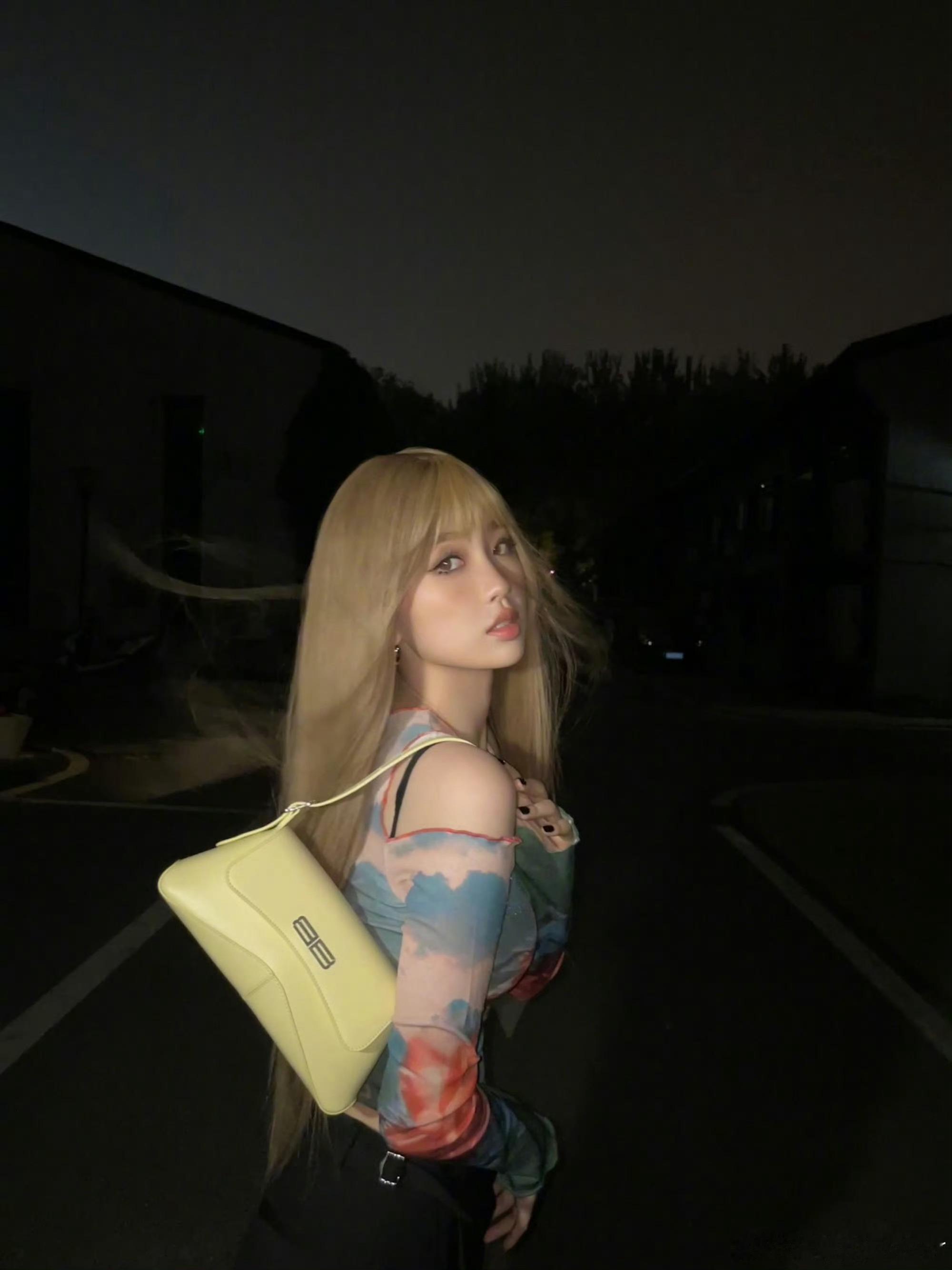 虞书欣2022.7.4🐟/🥜新发色开启🔛一次酷酷的金发变身👱♀️