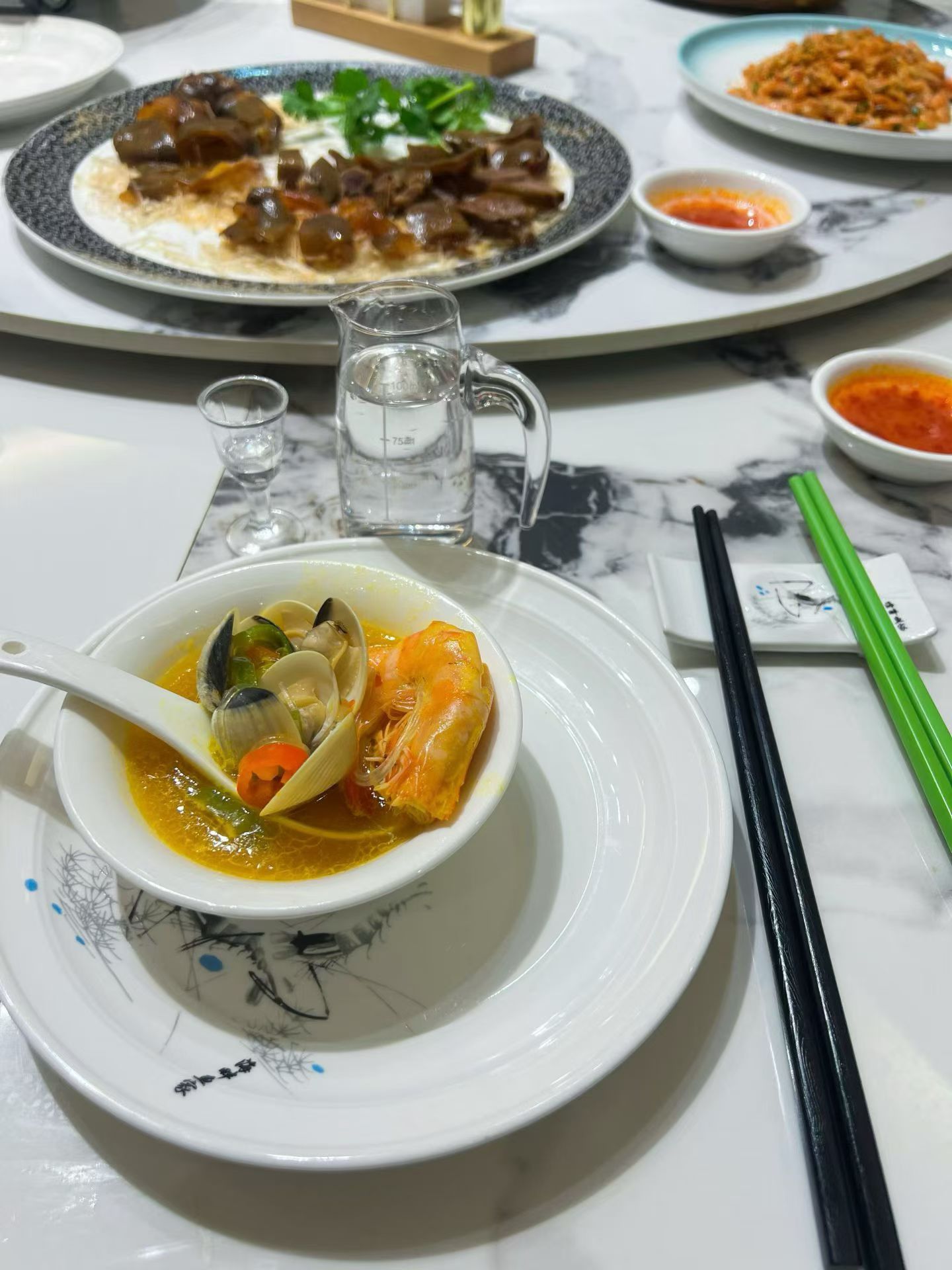 今天如此行情你们帐户是红的还是绿的，今天没有在家做饭喝点小酒明天翻红