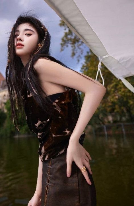 鞠婧祎的美拉德色系呀。