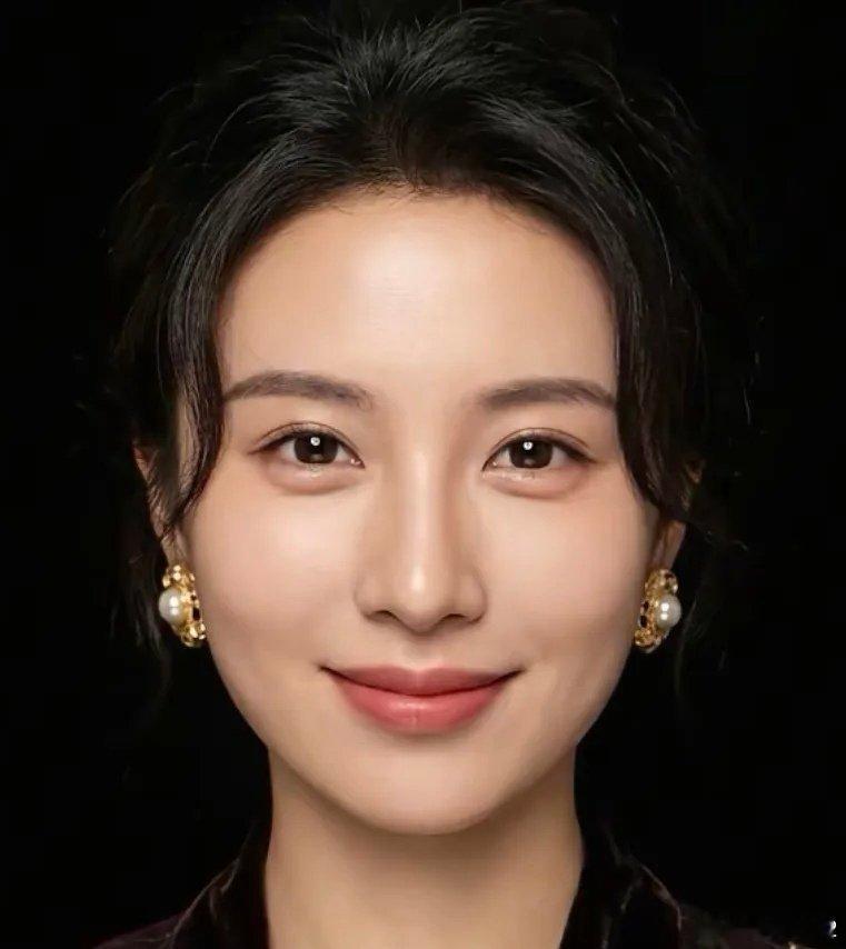 眼下厚一寸，感情顺三分：温柔藏眼底，深情皆安稳老祖宗识人观相，从不执着于五官惊