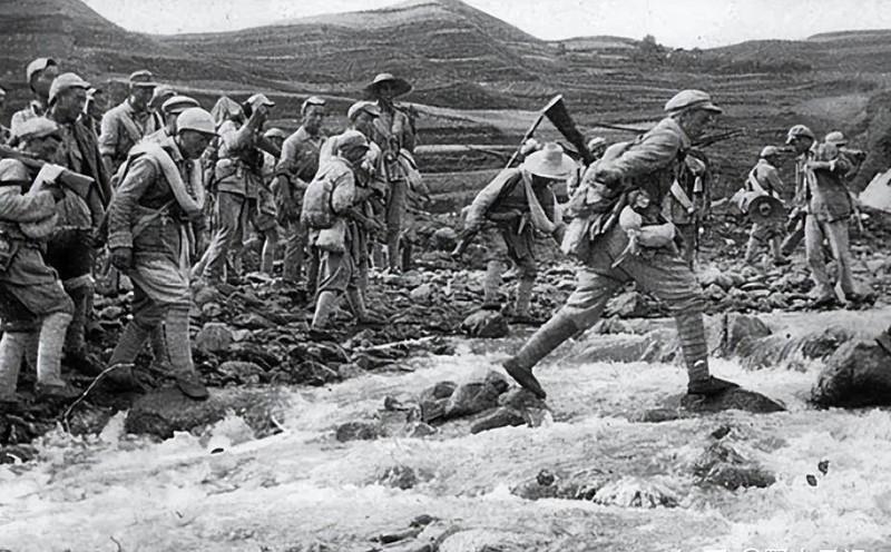 1946年，6000解放军被三万敌人包围，为了不泄露机密，旅长吴诚忠下令烧毁全部
