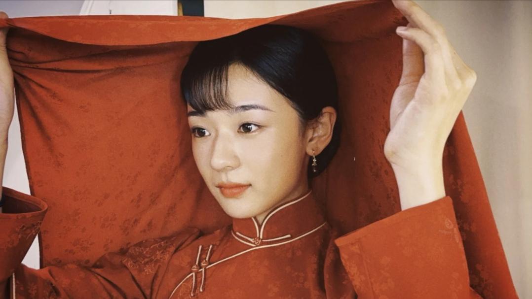 三十功名尘与土，八千里路云和月。“云”和“月”到底指什么？张云魁和韩小月？岳