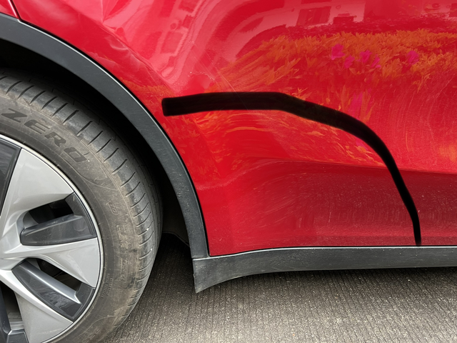 新提车的朋友千万要注意一个问题Modely两侧后车门这个区域一定会被行驶中的