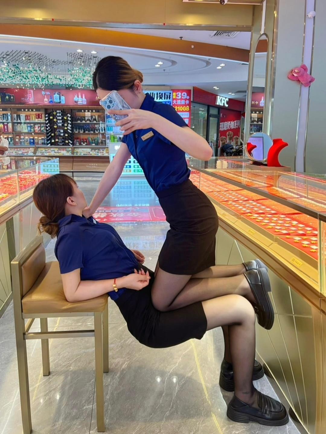 我本不善言辞，却踏上了珠宝销售之路..我本喜欢独处...