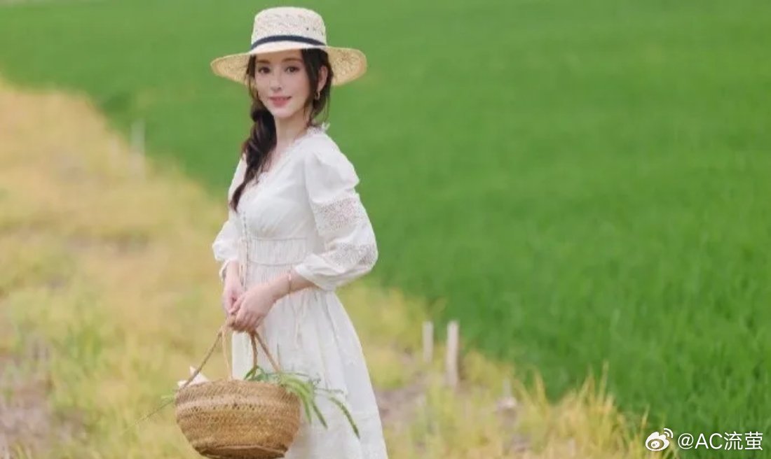 方媛带两女儿去姥姥家过暑假方媛带着两个女儿回到安徽老家过暑假避暑🌾母女三人走进
