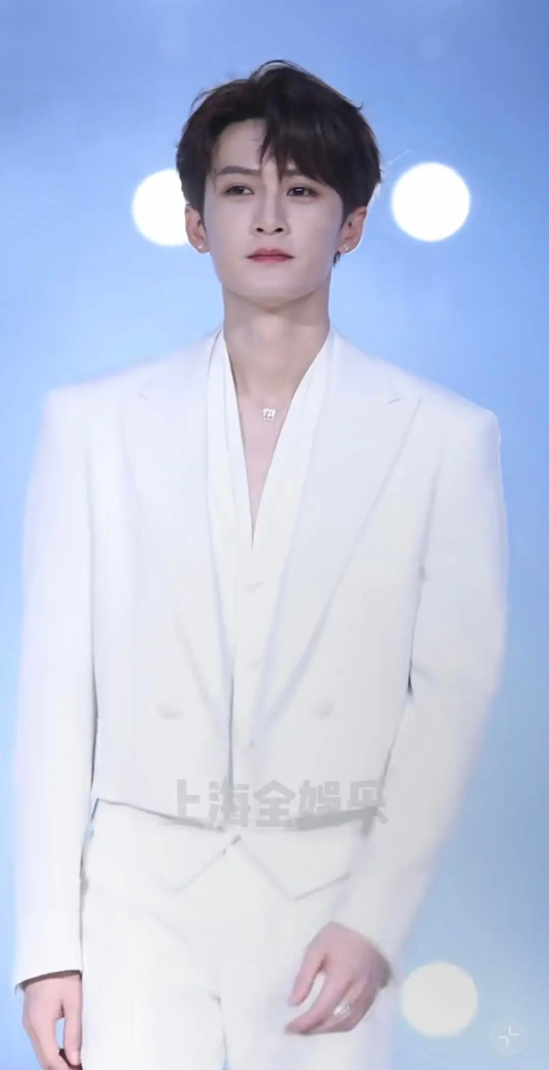 檀健次今天CPB见面会状态咋样，全白look再现😍​​​