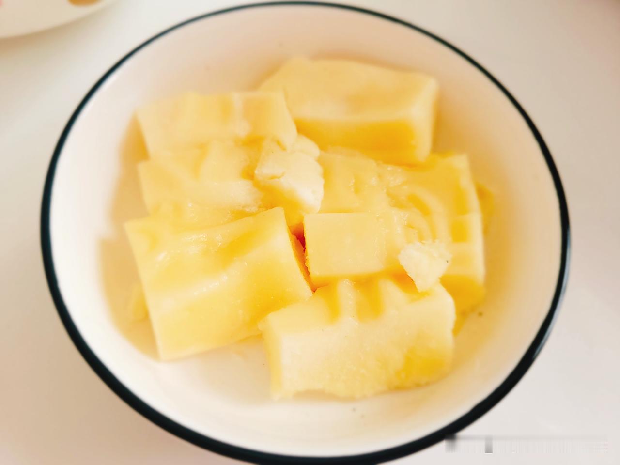 中午睡醒午觉，我就在家喝个下午茶，配点水果和奶豆腐，晚上我就不吃晚餐了。今天