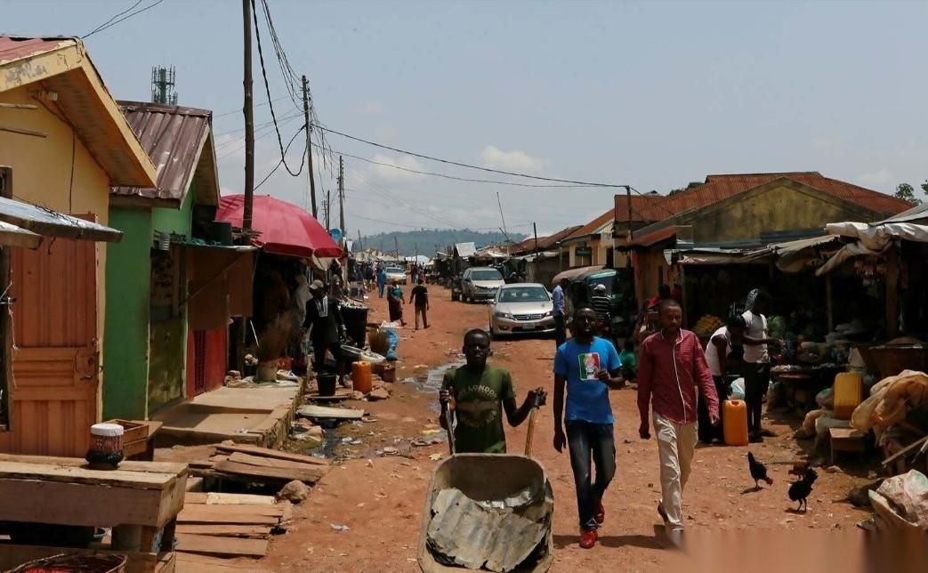 为什么非洲一直没发展起来？我来讲一个实例：非洲第一大国，尼日利亚，人口2.5亿，