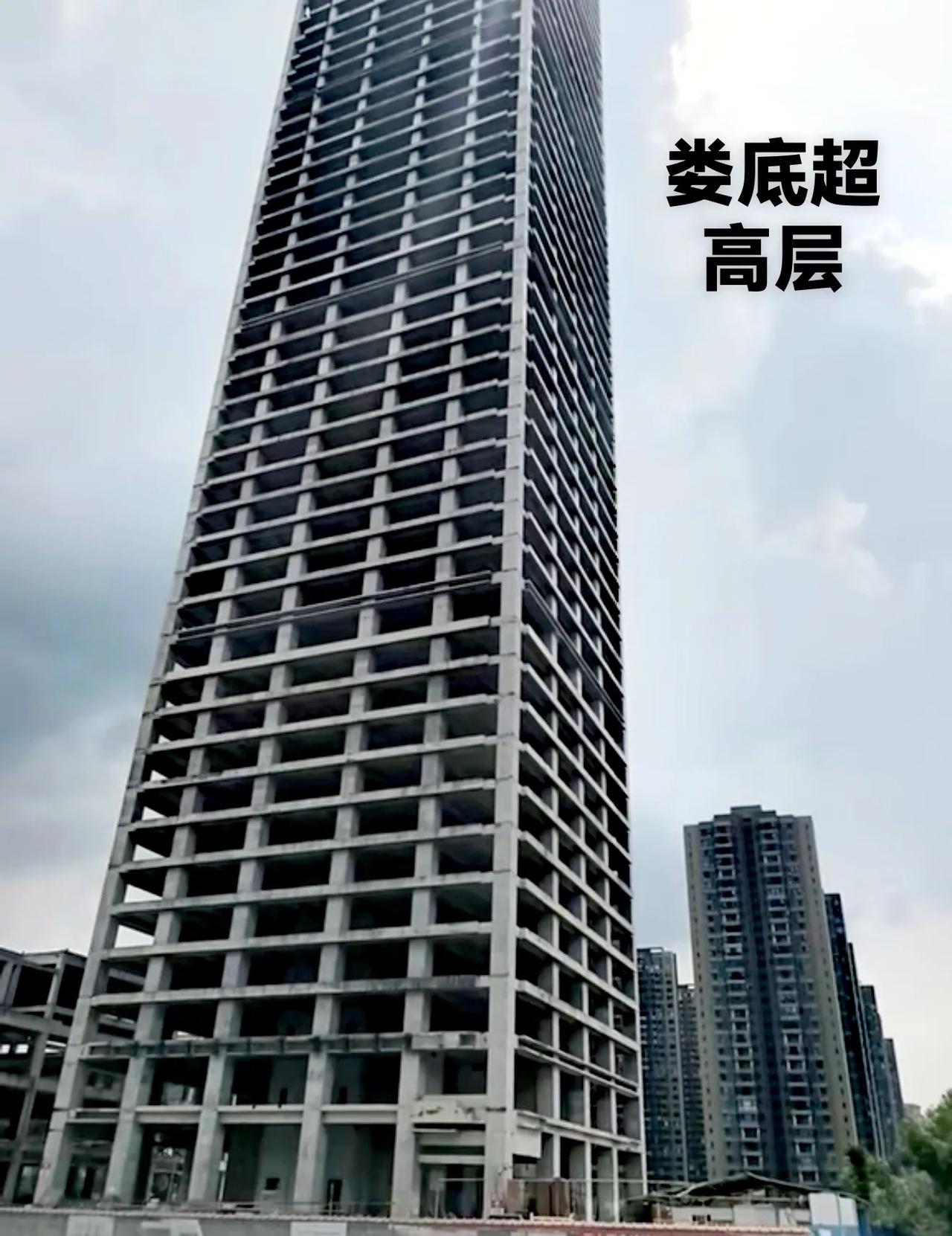 娄底这栋超高层，与衡阳那栋超高层，真的是同命相连啊！都烂尾了这么长时间，难道真的