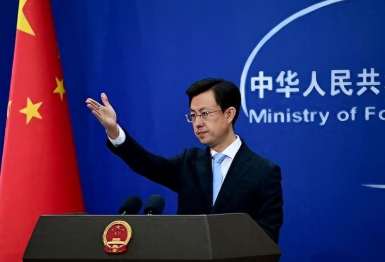 英国首相斯塔默恐怕怎么也没想到，自己还在伦敦苦苦等着北京的“邀请函”，甚至为此不