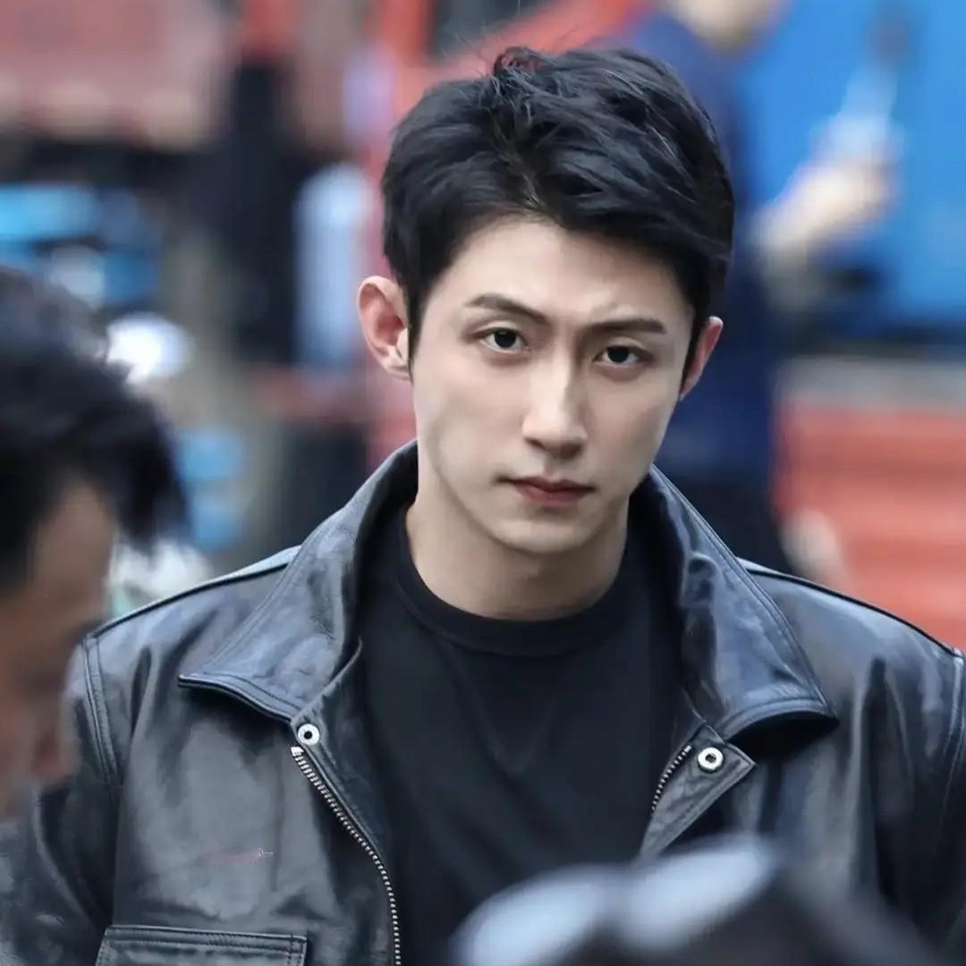 黄景瑜上太空，最大的难度不是300万的门票不是他的小身板，而是他这么多年都改